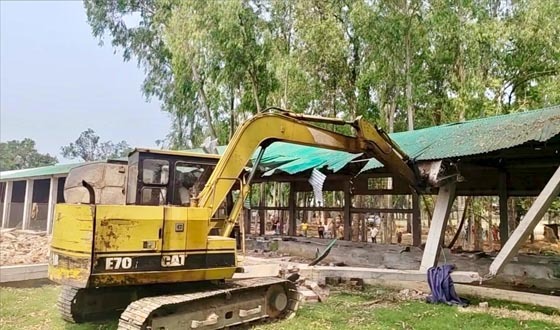 নবাবগঞ্জে ২.২৪ একর  বনভূমি দখলমুক্ত করে বৃক্ষরোপণ