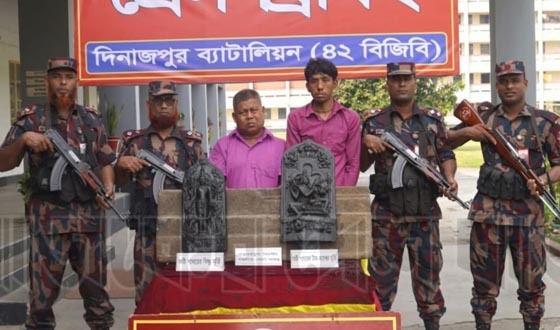 চিরিরবন্দরে কষ্টিপাথরের মূর্তি উদ্ধার, আটক ২