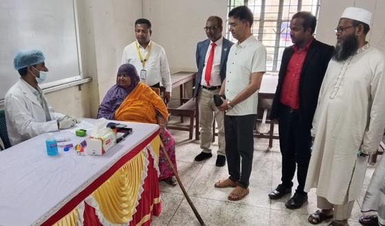 নীলফামারীতে ফ্রি চক্ষু চিকিৎসা প্রদান