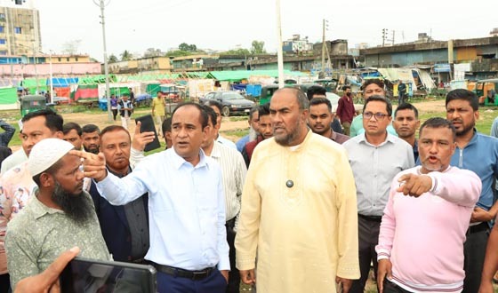 ঝড়ে ক্ষতিগ্রস্ত হকার্স শেড দ্রুত সংস্কারের আশ্বাস সিসিক প্রশাসকের