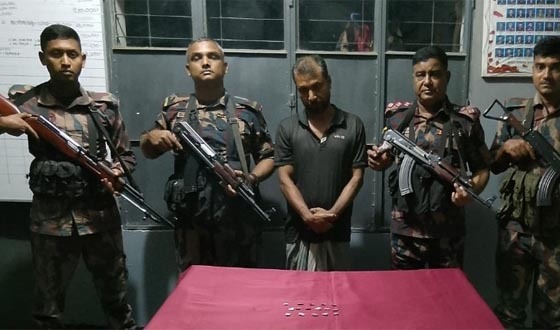 দৌলতপর সীমান্তে ভারতীয় মালামালসহ আটক ১