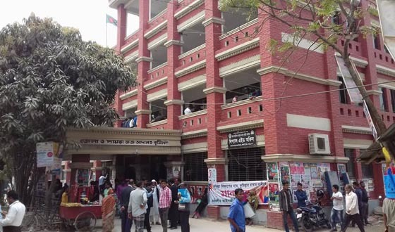 জমে ওঠেছে কুমিল্লা জেলা আইনজীবী সমিতির নির্বাচনী প্রচার-প্রচারণা