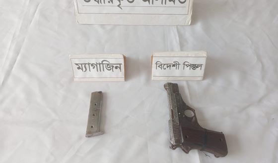 রাজধানীর কদমতলীতে পরিত্যক্ত অবস্থায় ম্যাগাজিনসহ একটি বিদেশী পিস্তল উদ্ধার