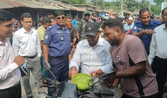 আশাশুনিতে ৮০০ লিটার অবৈধ পেট্রোল জব্দ: জরিমানা ও ন্যায্যমূল্যে বিক্রি